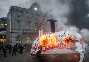 Фотогалерея: Невеселі молочники. У Брюсселі фермери провели масштабну акцію протесту проти політики Євросоюзу