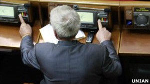 ВВС Україна:  Піаністи  у парламенті. Як вирішити проблему з особистим голосуванням українських депутатів