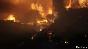 Пожежа на фабриці у Бангладеш: понад 100 загиблих