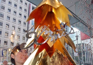 В Японии продают новогоднюю елку из чистого золота