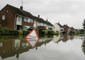 У Великобританії зливи спричинили сильну повінь, є жертви