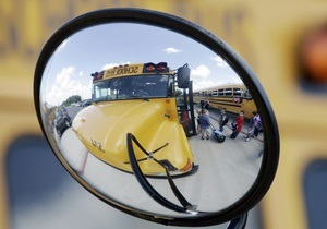У Флориді учень відкрив стрілянину в шкільному автобусі, загинула дівчинка