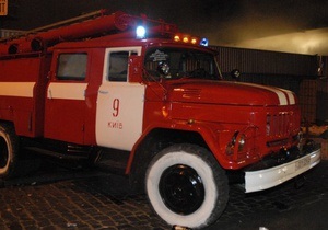 У Києві з палаючого гуртожитку евакуювали 38 осіб