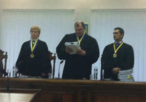 Луценко обізвав суддів повіями. У залі суду включили Мурку