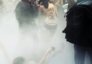 FEMEN: У Парижі на активісток організації напали католики-націоналісти