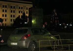 Водій, який в їхав у натовп під ялинкою в центрі Луганська, отримав чотири роки в язниці