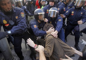 Страйк в Іспанії: поліція затримала більше 60 людей, понад 30 отримали травми
