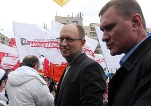Лідери опозиції прийшли в лікарню до Тимошенко, але їх не пустили