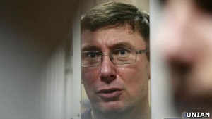 Луценко вимагає обстеження лікарями за межами колонії, ДПтС - проти