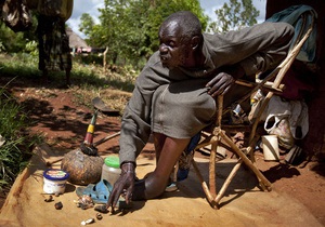 105-річний чаклун із Кенії: біла черепашка передбачила перемогу Обами