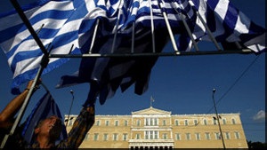 У грецькому парламенті презентують вирішальний пакет скорочень