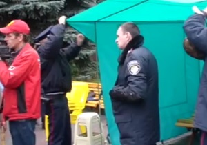 УП: Міліція демонтує намети протестуючих в Первомайську