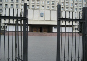 Будівля Центрвиборчкому охороняється в посиленому режимі