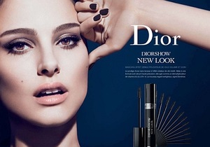 Рекламу Dior заборонили через надмірно густі вії Наталі Портман