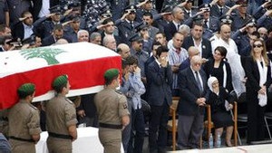 На похорон ліванського чиновника зійшлися тисячі людей