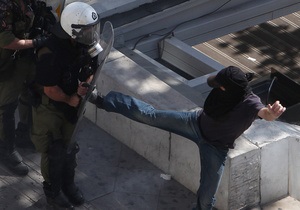 Безлади в Афінах: затримано понад 100 людей, дев’ять осіб травмовано
