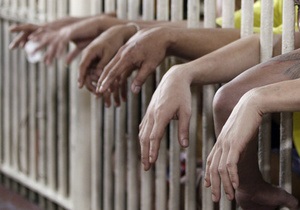 В одеській колонії для жінок 11 ув язнених намагалися порізати собі вени