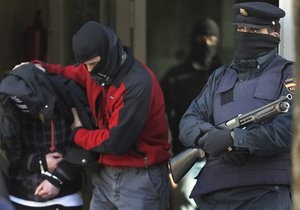 Під час масштабної операції проти китайської мафії іспанська поліція заарештувала чиновника та порноактора