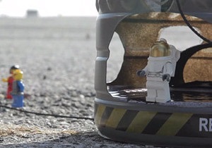 Стрибок Баумгартнера зі стратосфери зобразили за допомогою конструктора Lego
