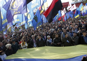 У Києві біля пам ятника Шевченку збираються учасники маршу з нагоди 70-річчя УПА