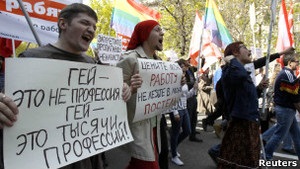 У Москві розгромили бар, в якому геї влаштовували свято