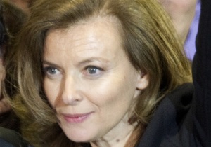 Колишній французький міністр звинуватив у брехні журналістів, які написали про його роман з першою леді Франції