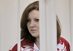 Жительку Москви, яка збила на смерть п ятьох людей, засудили до восьми років ув язнення. Захист вважає вирок занадто суворим