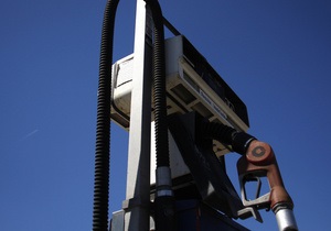 Ціни на бензин у США підскочили до чотирирічного максимуму