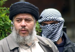 Радикального імама Абу Хамзу екстрадували з Великобританії в США