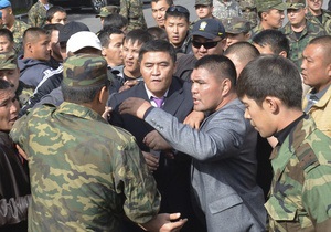 У Киргизстані лідерів опозиції допитують за підозрою в спробі перевороту