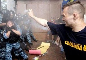 Міліція затримала одного з учасників мовного протесту під Українським домом