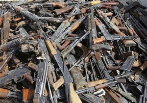 У Сумській області в чоловіка вилучили арсенал зброї, у тому числі кулемет Максим