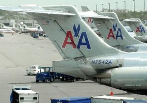 Через крісла, які відірвалися, American Airlines призупинила польоти