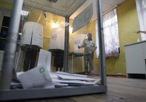 У Грузії під виборчою дільницею кілька людей постраждали у сутичці зі спецназом - ТВ