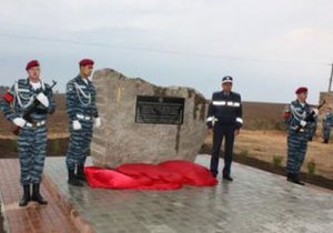 Під Одесою відкрили пам ятник міліціонерам, загиблим у перестрілці з бандою Дікаєва