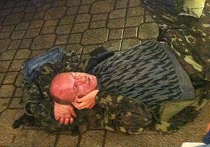 Інцидент у центрі Києва: закривавлений чоловік з пістолетом виявився голландцем