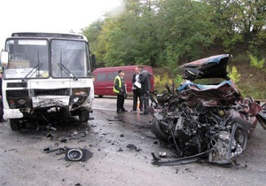 ДТП за участю автобуса у Хмельницькій області забрала життя трьох людей