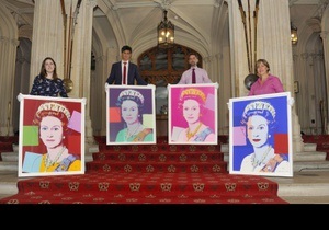 Єлизавета II купила чотири своїх портрети пензля Енді Ворхола