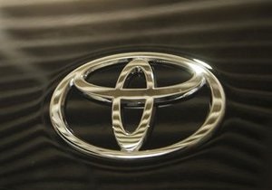 Toyota сильно урізала плани продажу електромобілів