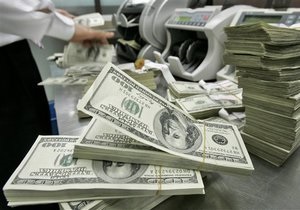 Міжбанк закрив перший день тижня зростанням долара