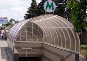 Київське метро зупинялось через падіння пасажира на колію – агентство