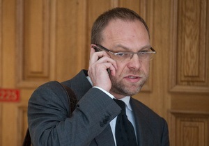 Власенко спростував інформацію про відмову Теличенко захищати Тимошенко