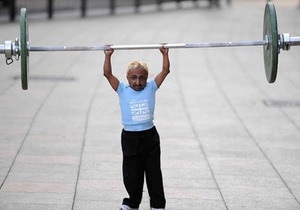 Помер найнижчий культурист у світі