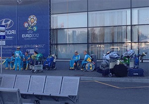 У мережі розгорівся скандал через фото паралімпійців в аеропорту Бориспіль