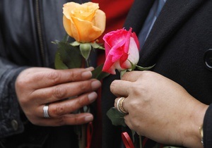 У Франції секс-меншинам хочуть дозволити укладати шлюби та всиновлювати дітей
