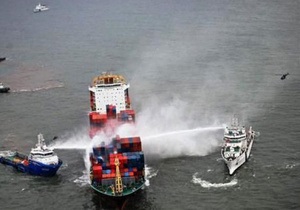 Масштабну пожежу на контейнеровозі в Аравійському морі загасили