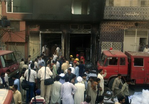 У Пакистані згоріли дві фабрики, загинуло більше 30 людей
