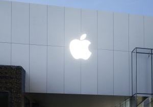 Американська компанія визнала, що хакери викрали дані про власників пристроїв Apple