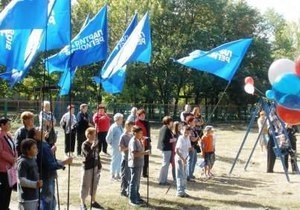 Опозиція звинуватила луганського регіонала у залученні дітей до політичної агітації