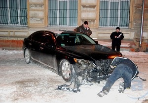 У Харкові затримали підозрюваного у підпалі суддівського Lexus